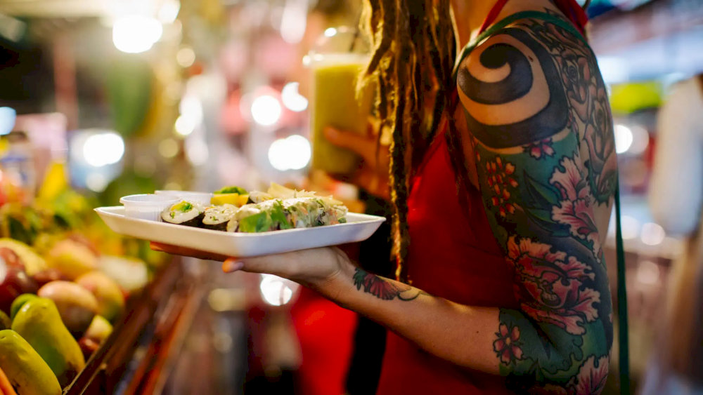 stay safe while enjoying street food ho chi minh city